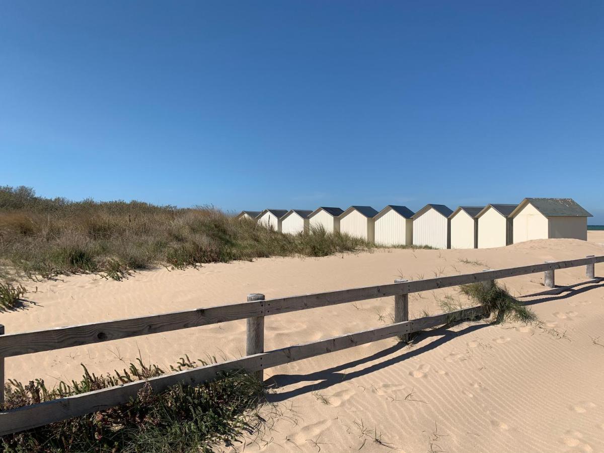 Hotel Le Cosy Riva Bella Ouistreham Bagian luar foto